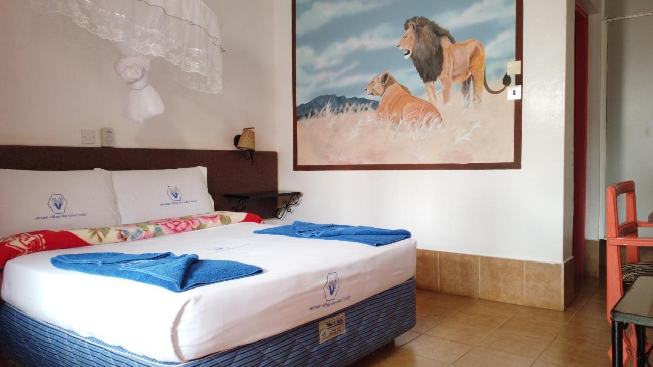 Miryams Village Inn Safari Lodge Sultan Hamud ภายนอก รูปภาพ