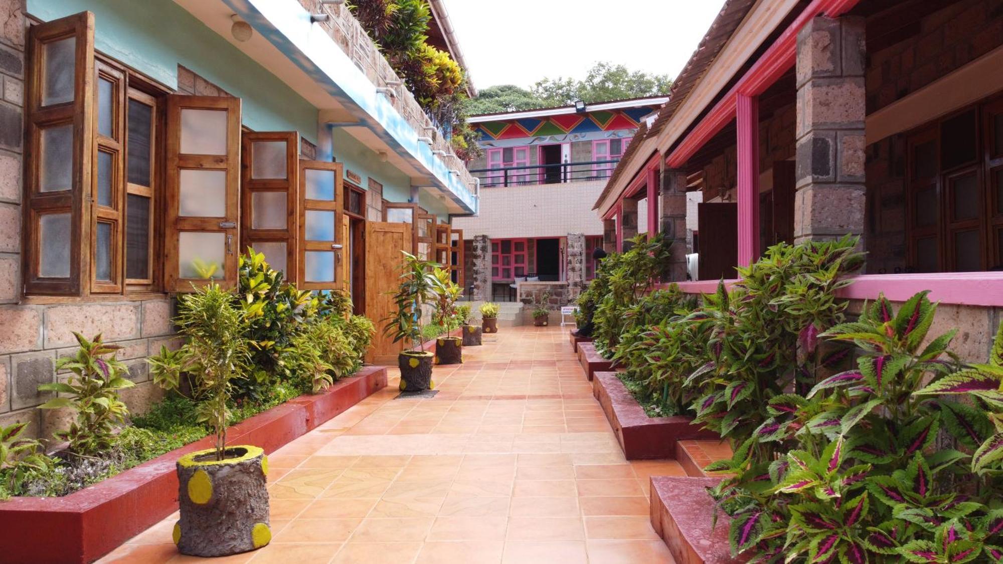 Miryams Village Inn Safari Lodge Sultan Hamud ภายนอก รูปภาพ