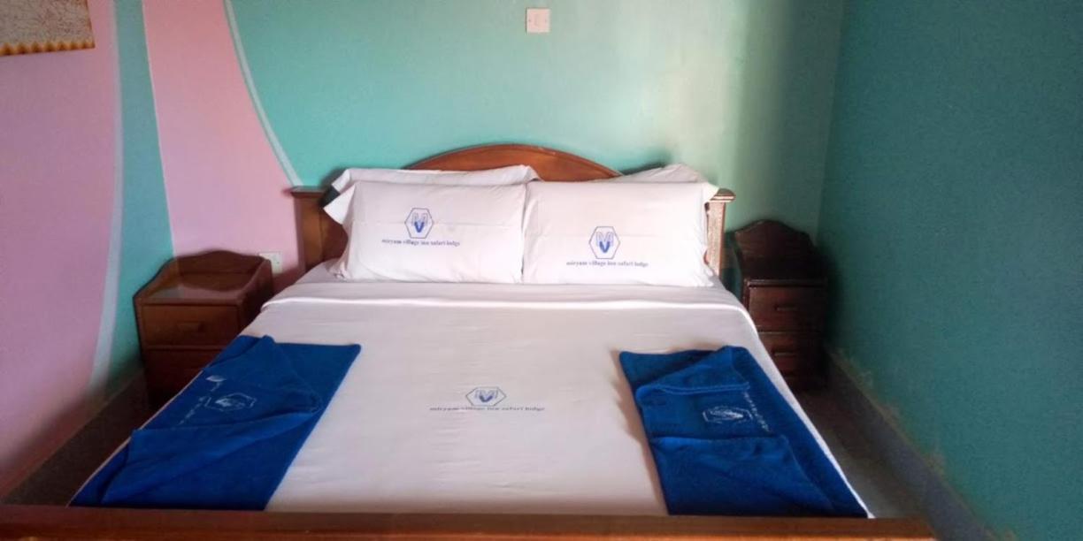Miryams Village Inn Safari Lodge Sultan Hamud ภายนอก รูปภาพ