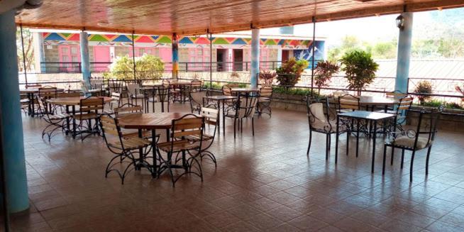 Miryams Village Inn Safari Lodge Sultan Hamud ภายนอก รูปภาพ