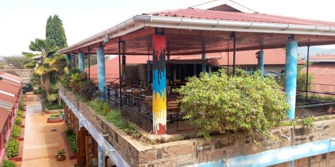 Miryams Village Inn Safari Lodge Sultan Hamud ภายนอก รูปภาพ